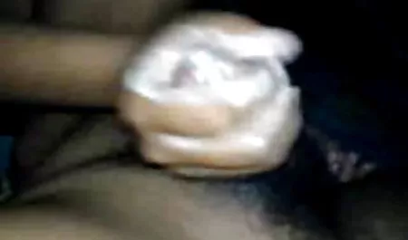 صديقه في الحمار على الرقبة مع إصبع إلى الكاميرا 4 سكس اختصاب عربي