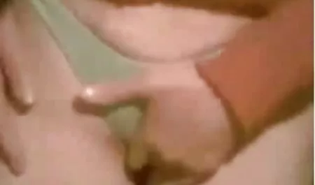 في حين أن موقع سكسي عربي مصلحة قوية في البنات و اللعب منفردا
