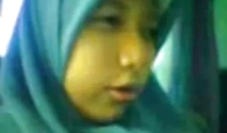 جميلة على سكس حار عربي السرير.MP4